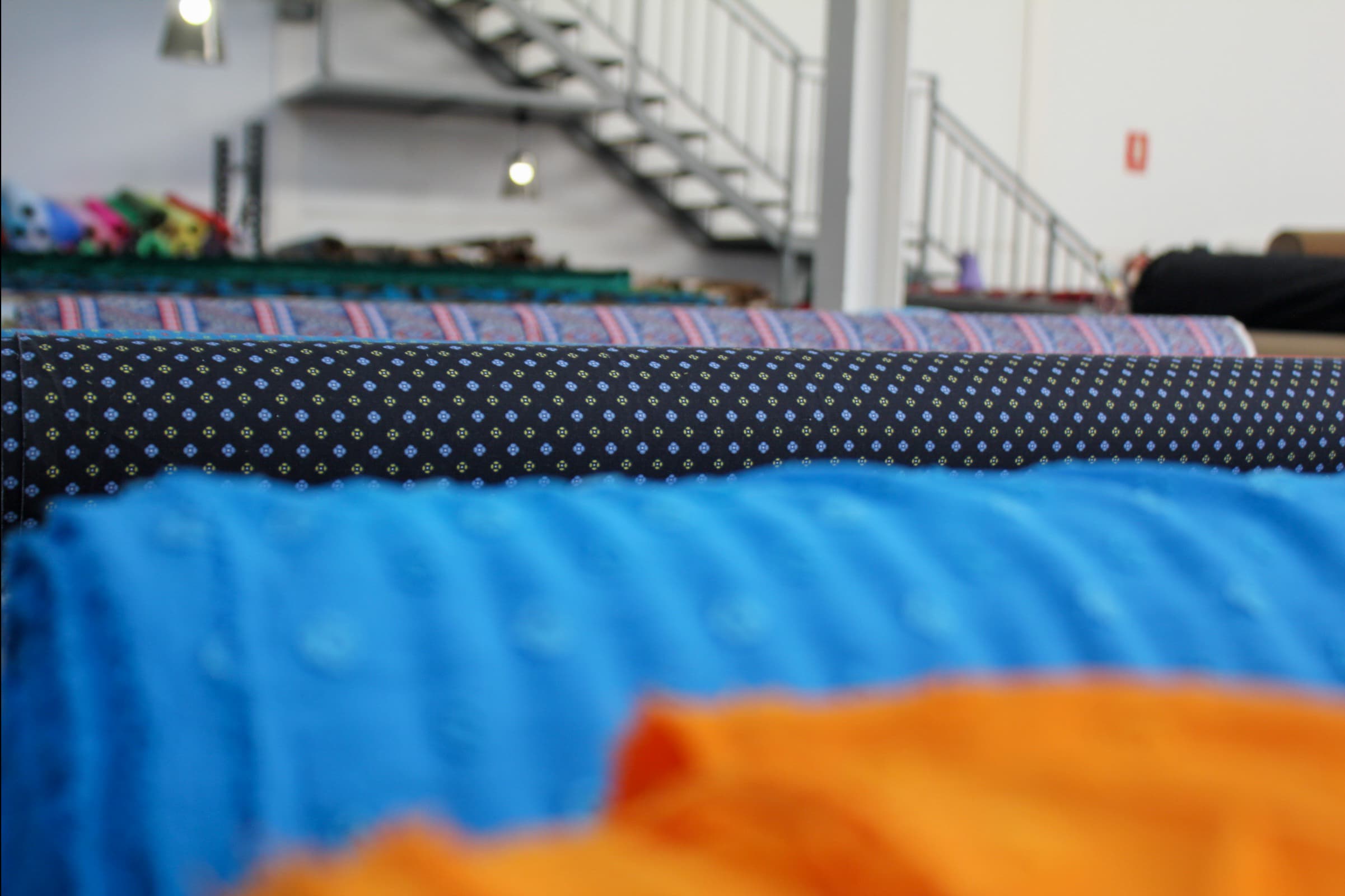 Imagen de tejidos en colores vivos